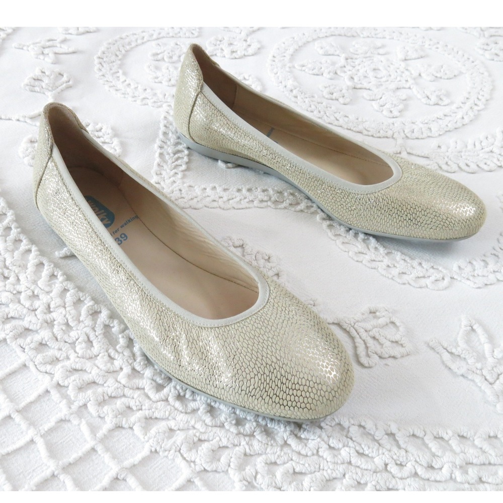 Wolky Metallic Champagne Silver Snakeskin Ballet Flats 39 8.5 Comfort Slip Ons